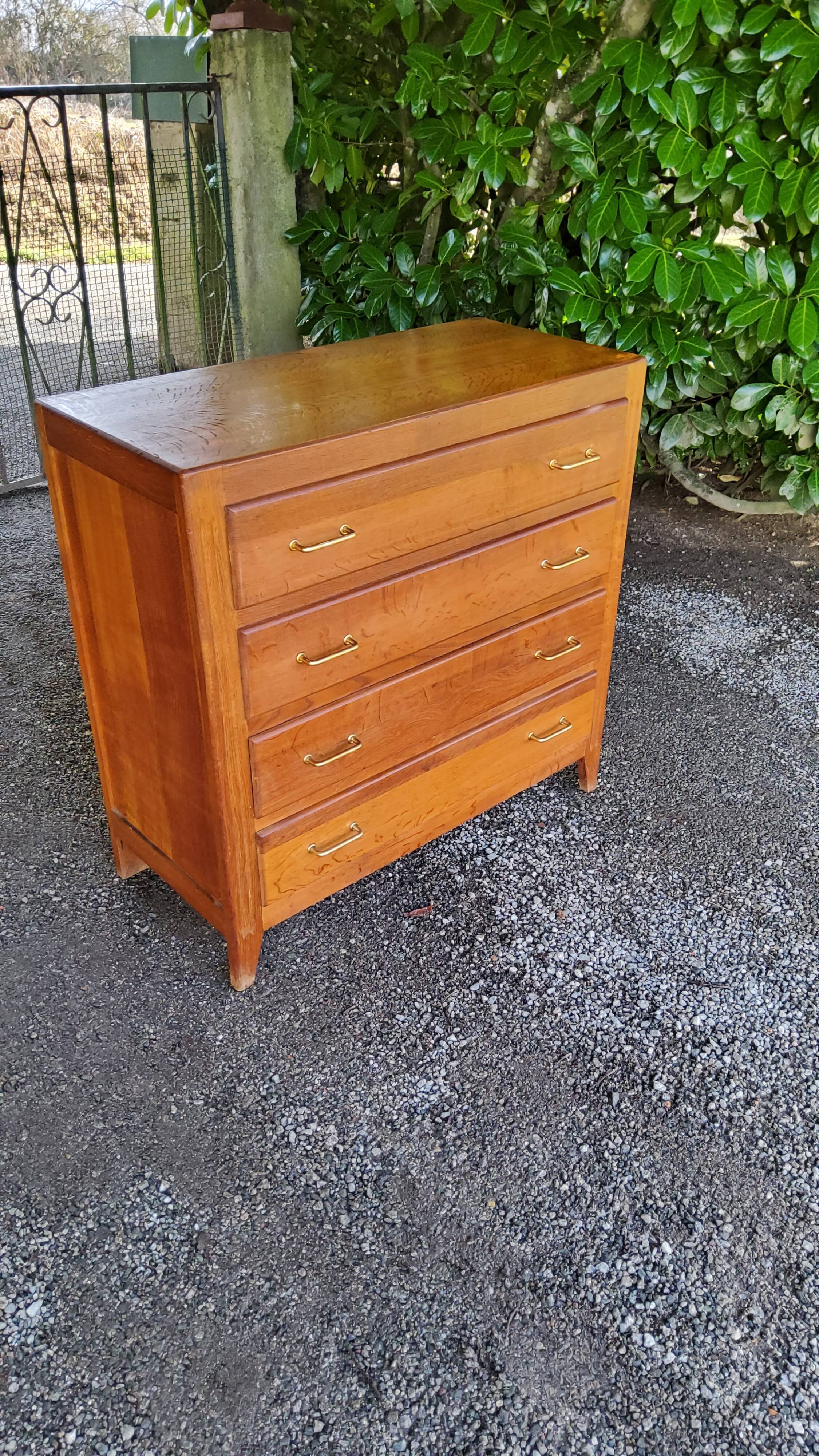 Chest of drawers of the 50s in oak compass feet 4 drawers