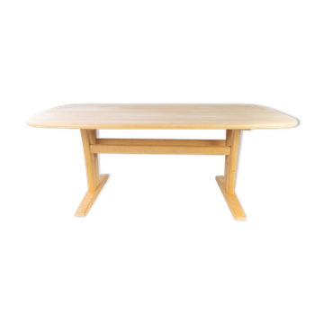 Coffee table in beech of danish design manufactured by Skovby Furniture factory in the 1960s.