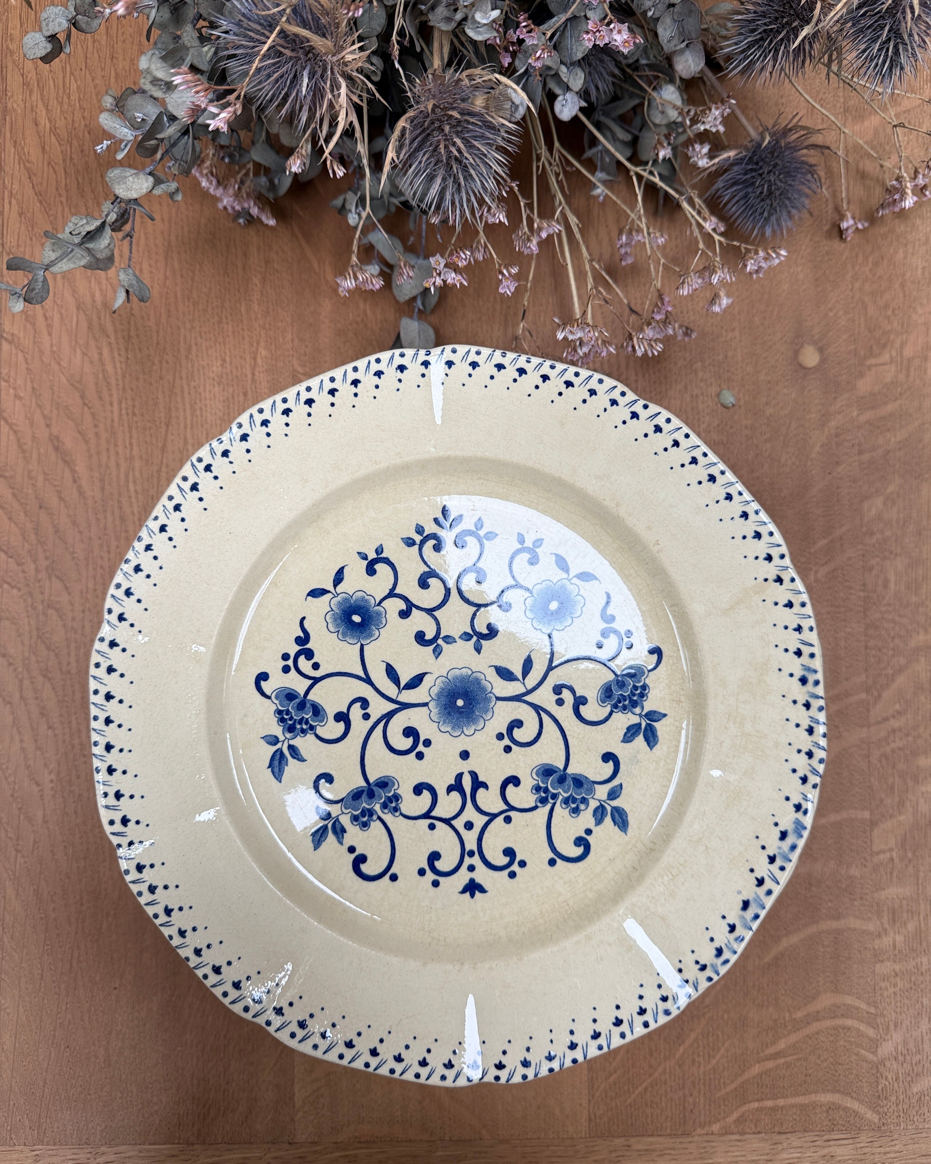 Large flat plates ironstone Boch Frères