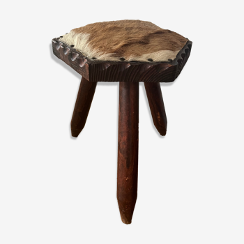 Tabouret  brutaliste en bois et peau de vache