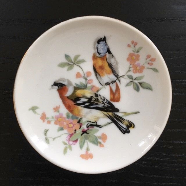 Collection of 6 small bird décor plates