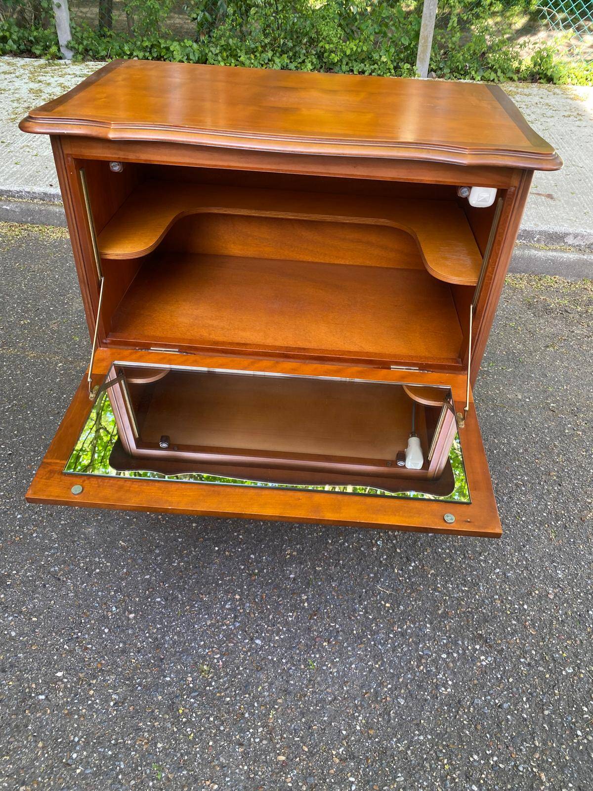 Louis XV buffet TV with a solid wood mirror