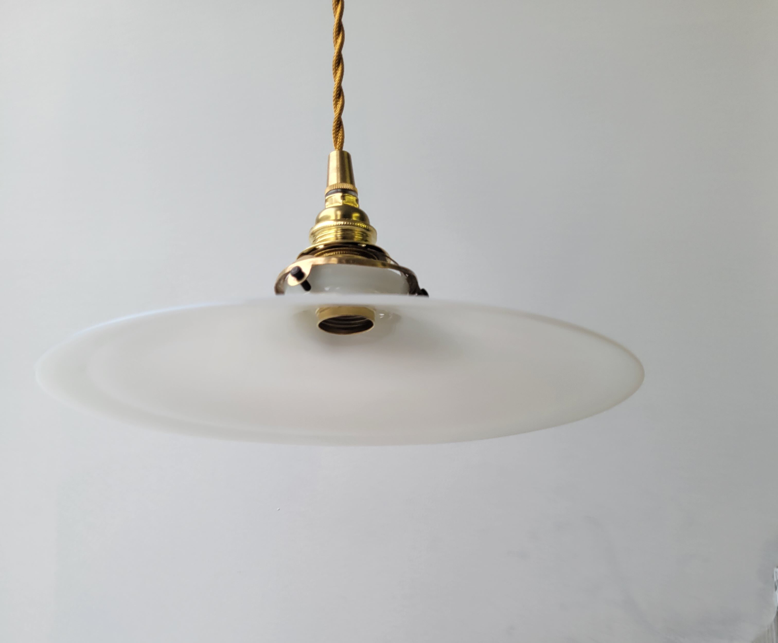 White opaline suspension