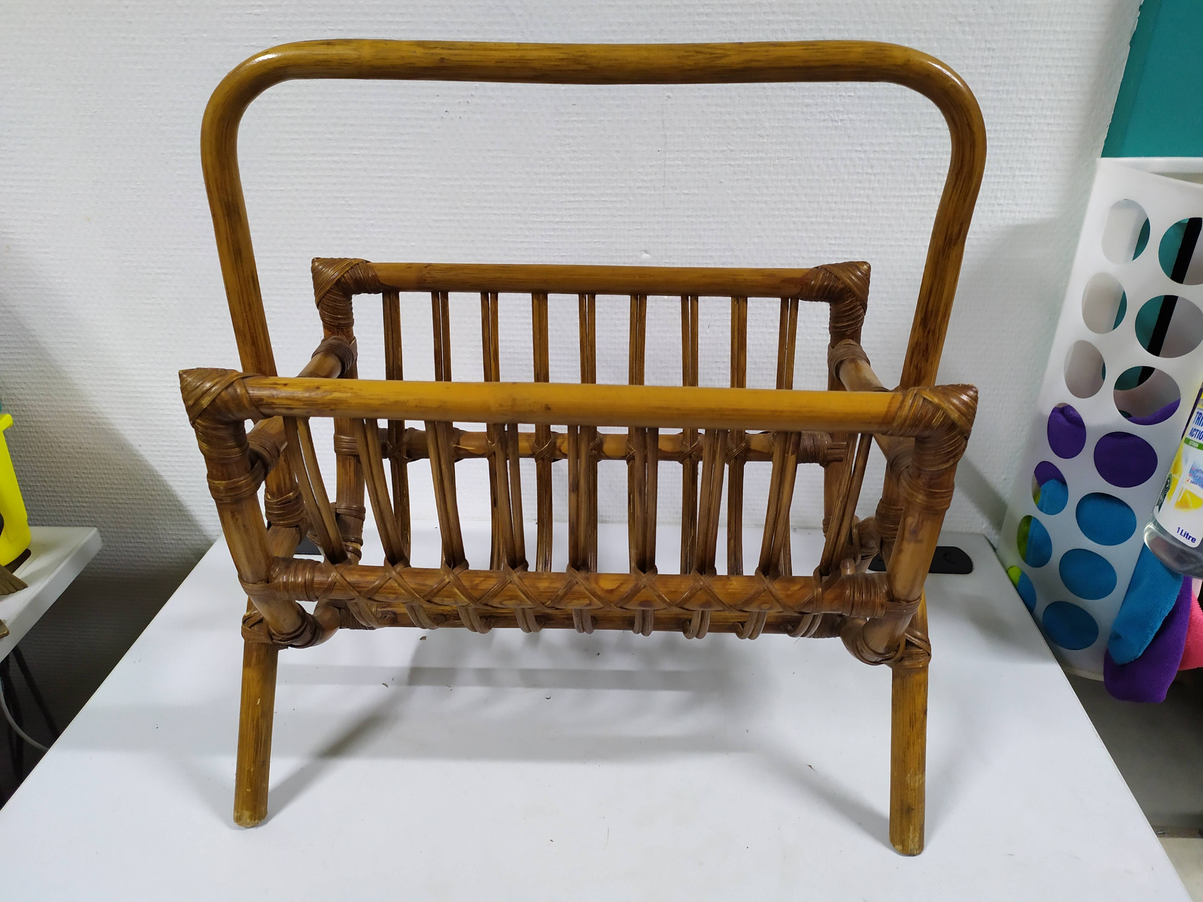 Door newspaper magazine rattan