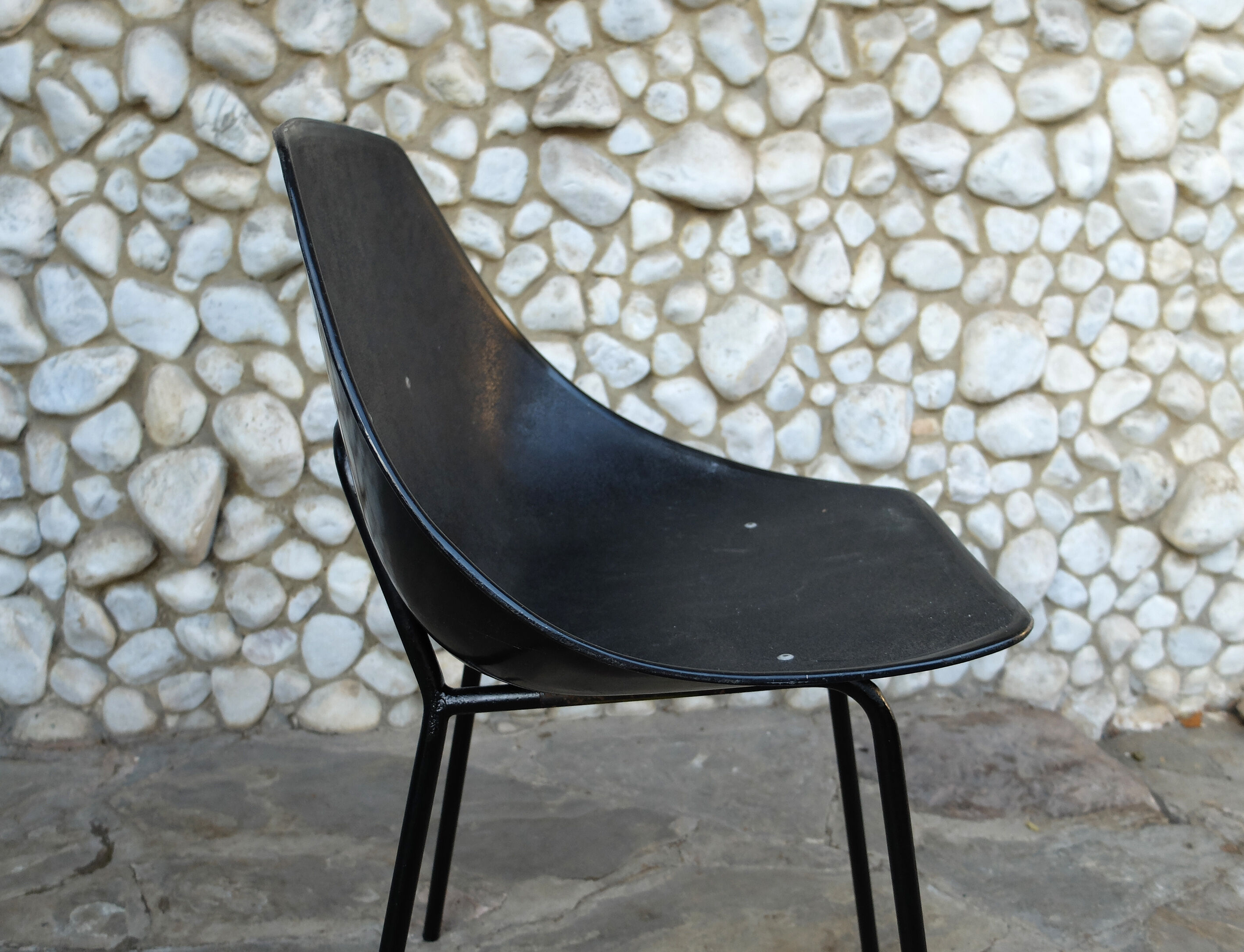 Black shell chair Pierre Guariche for Meurop 1960s