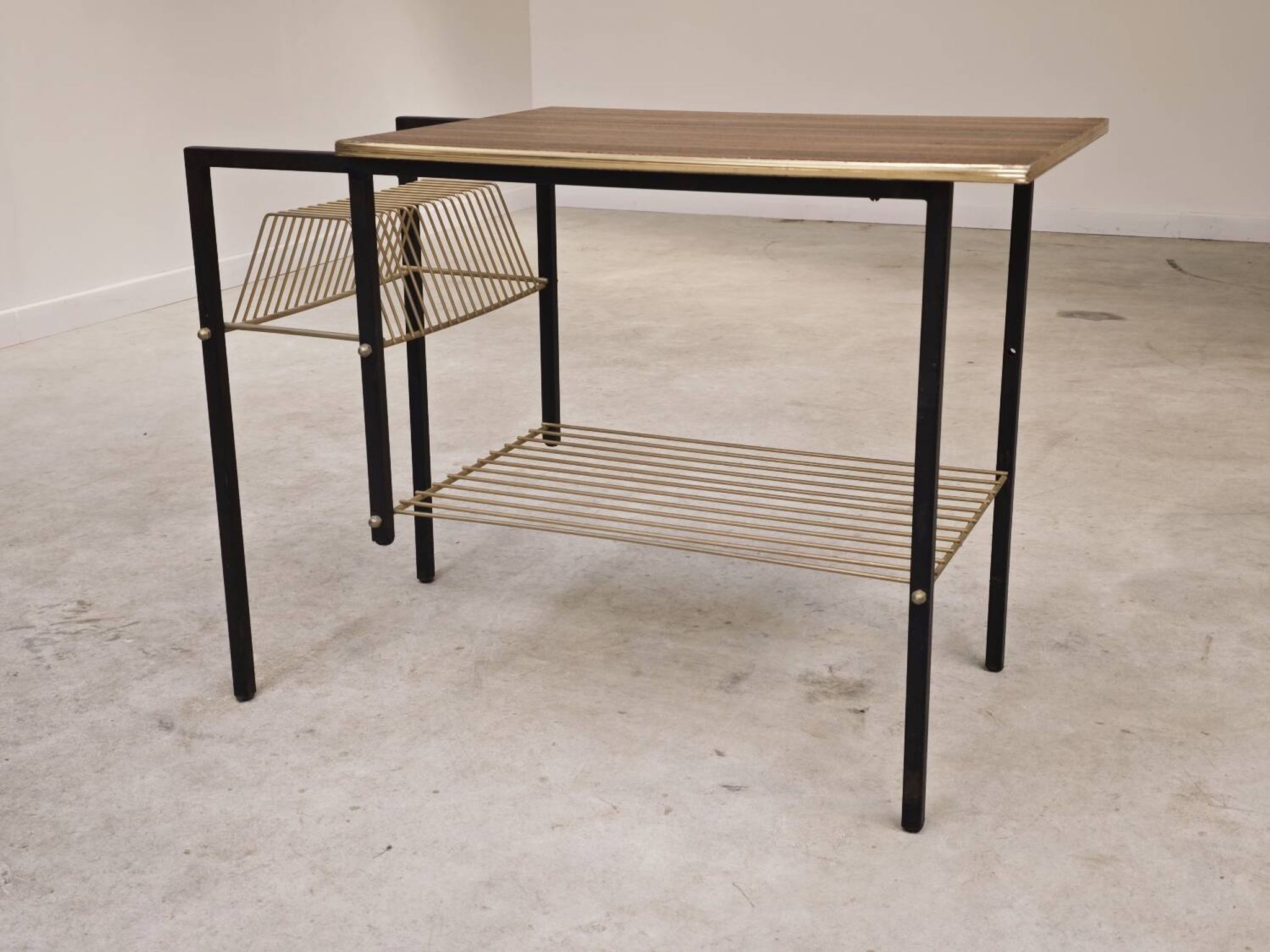 Vintage vinyl serving trolley in wood and gold metal