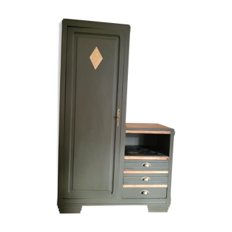 Asymmetrical cabinet