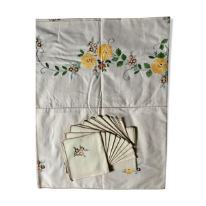 Nappe ancienne brodée et serviettes