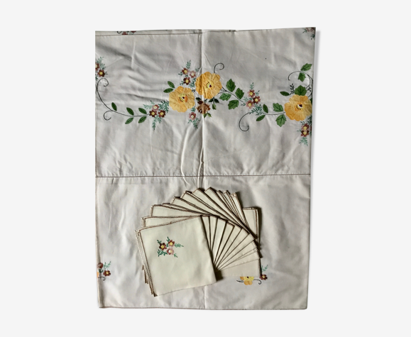 Nappe ancienne brodée et serviettes de table