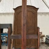 Antique hand-cranked easel