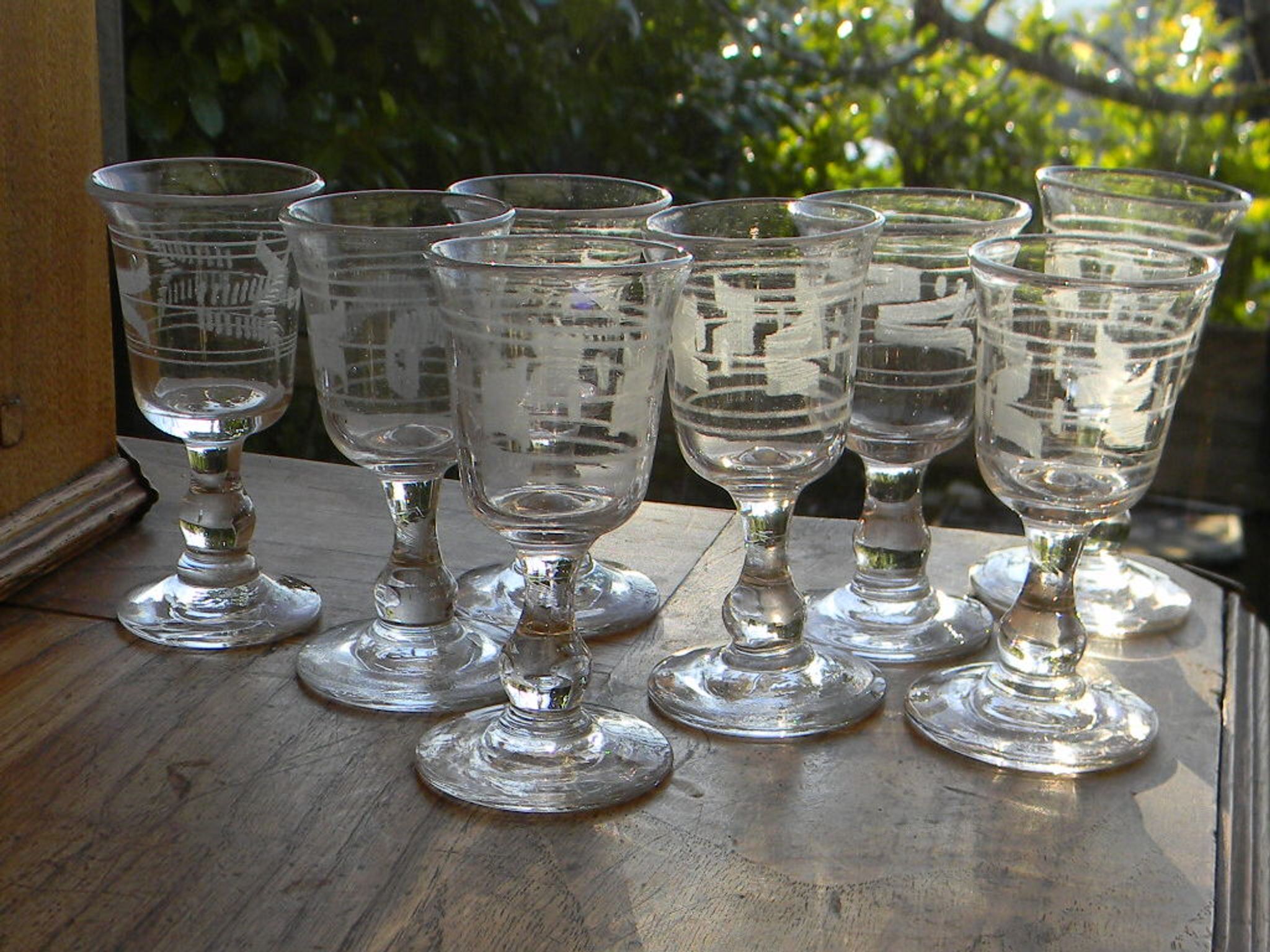 Set of 8 acid-engraved glass liquor glasses