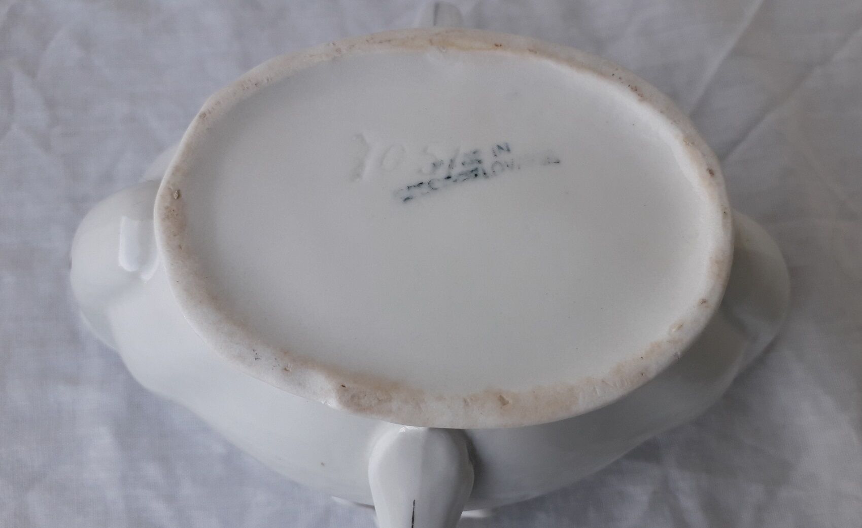 Porcelain sauce boat