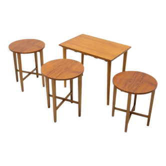 Ensemble de quatre tables gigognes, conçu par Poul Hundevad, années 1960