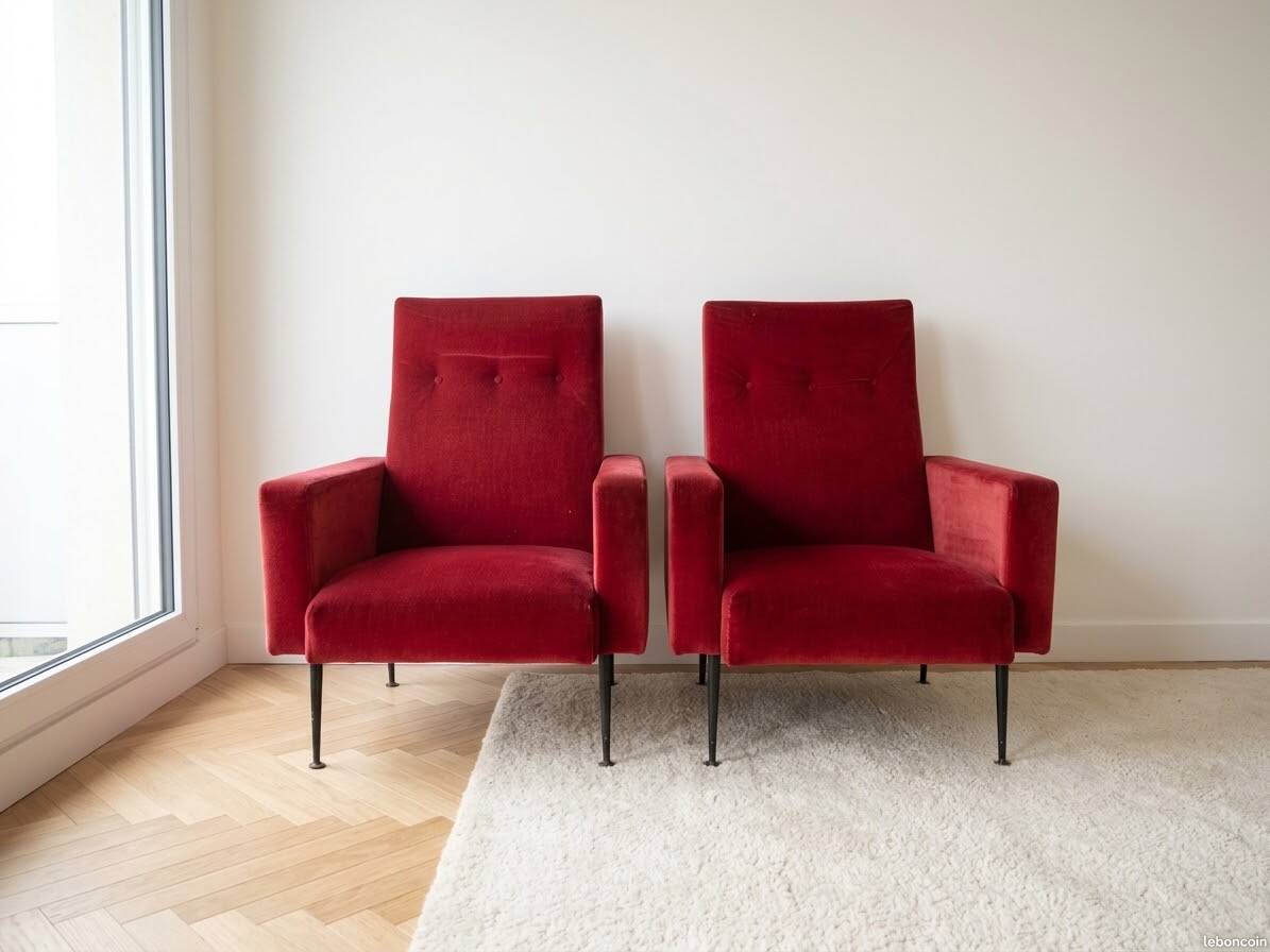 Pair of vintage 70s armchairs in red velvet