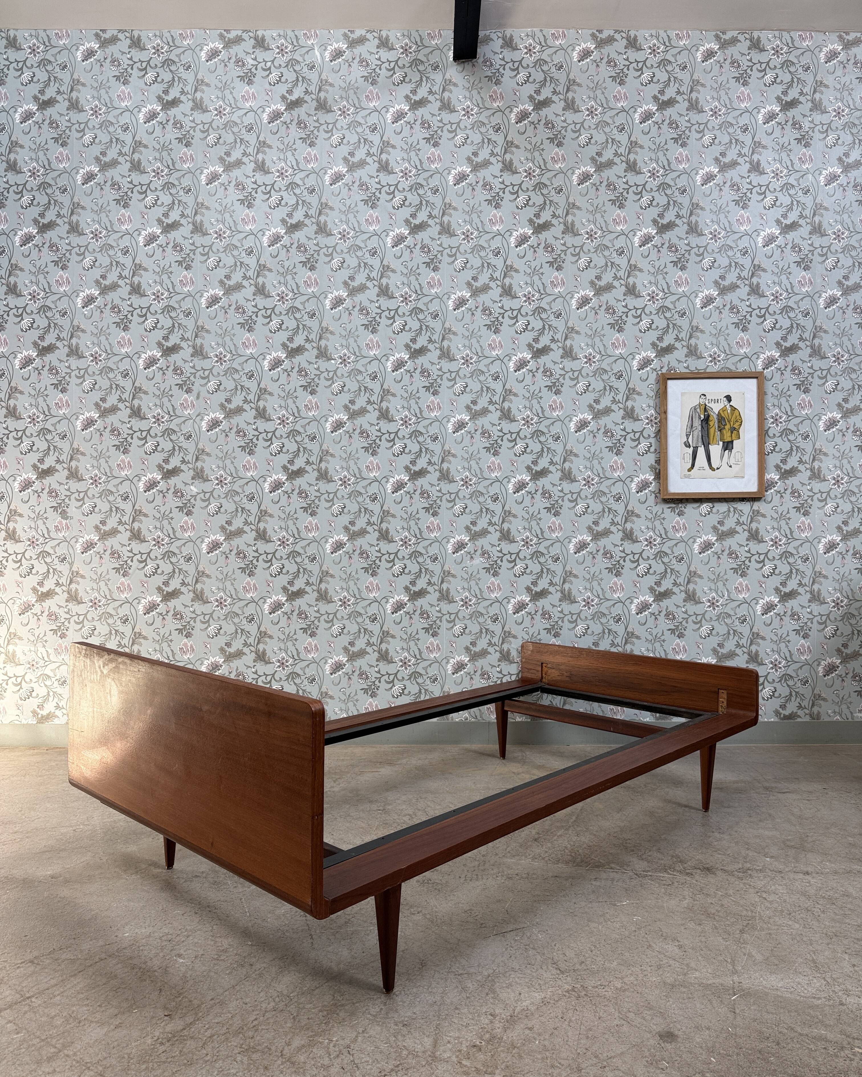 Lir Scandinavian daybed in teak