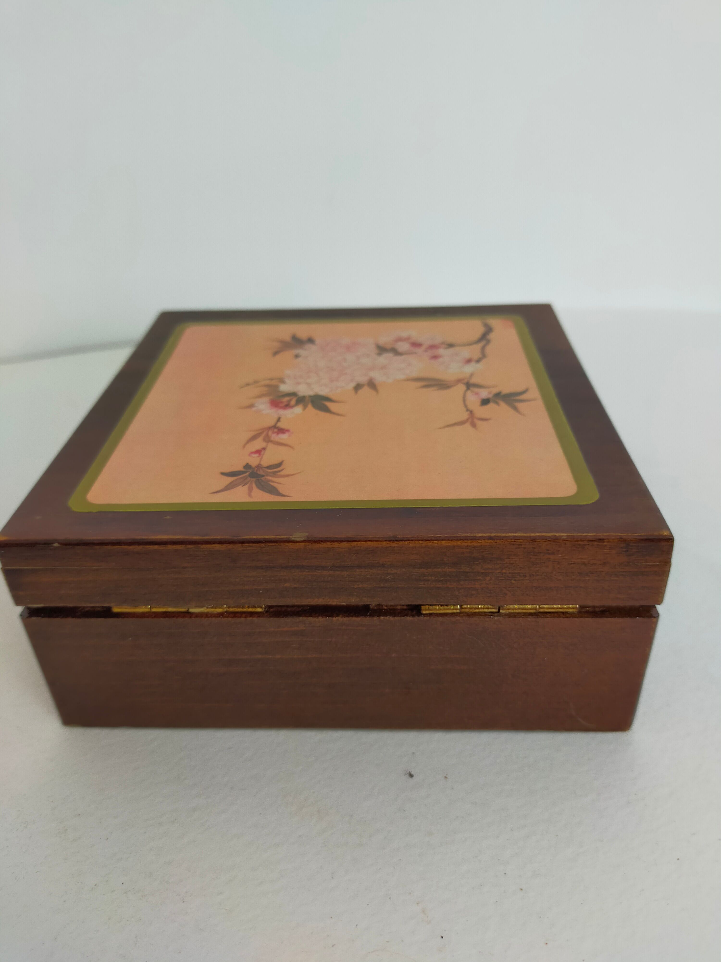 Asian wooden coaster in box