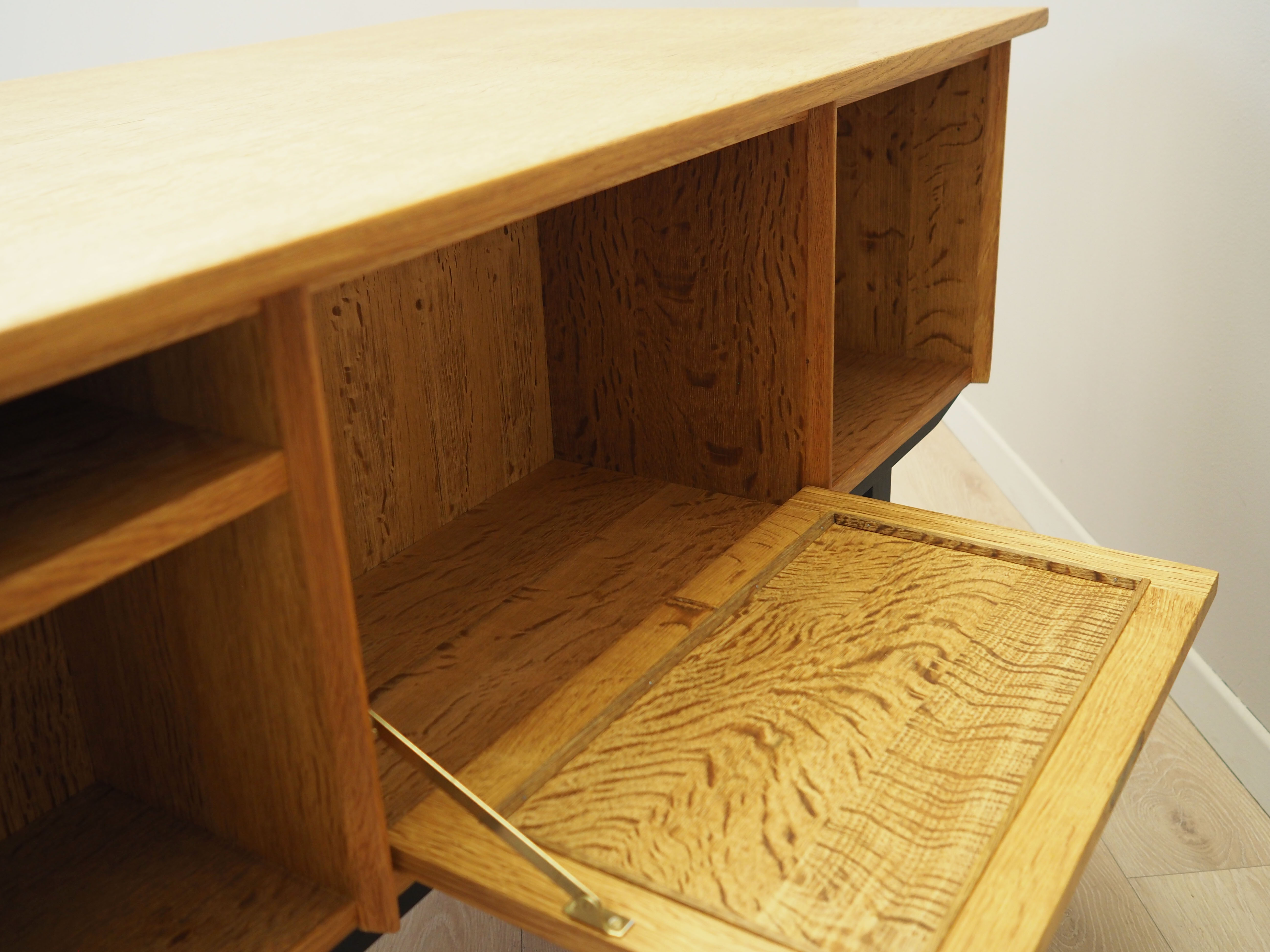 Oak desk, Danish design, 1960s, designer: Henning Kjaernulf