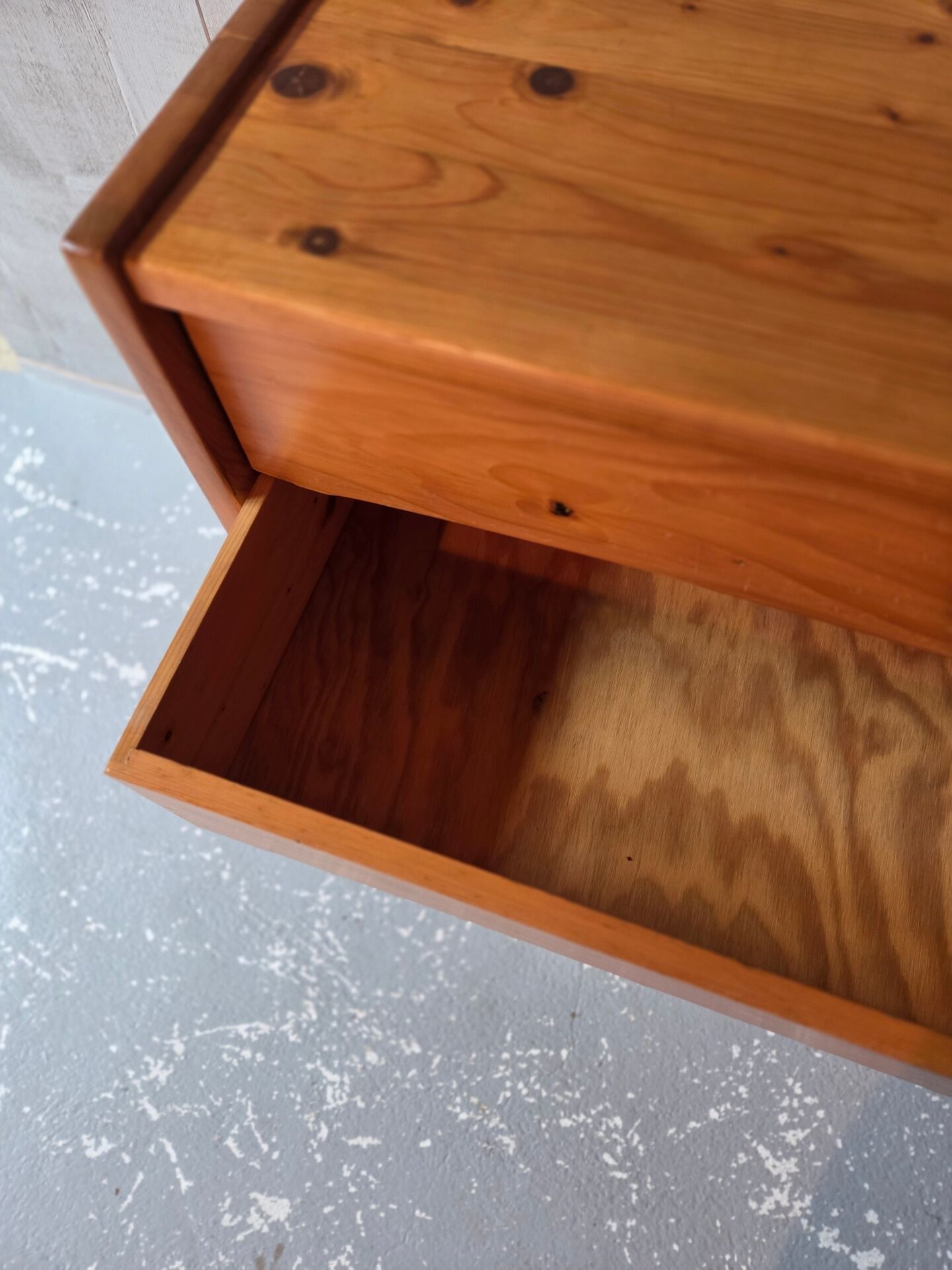 Commode en pin