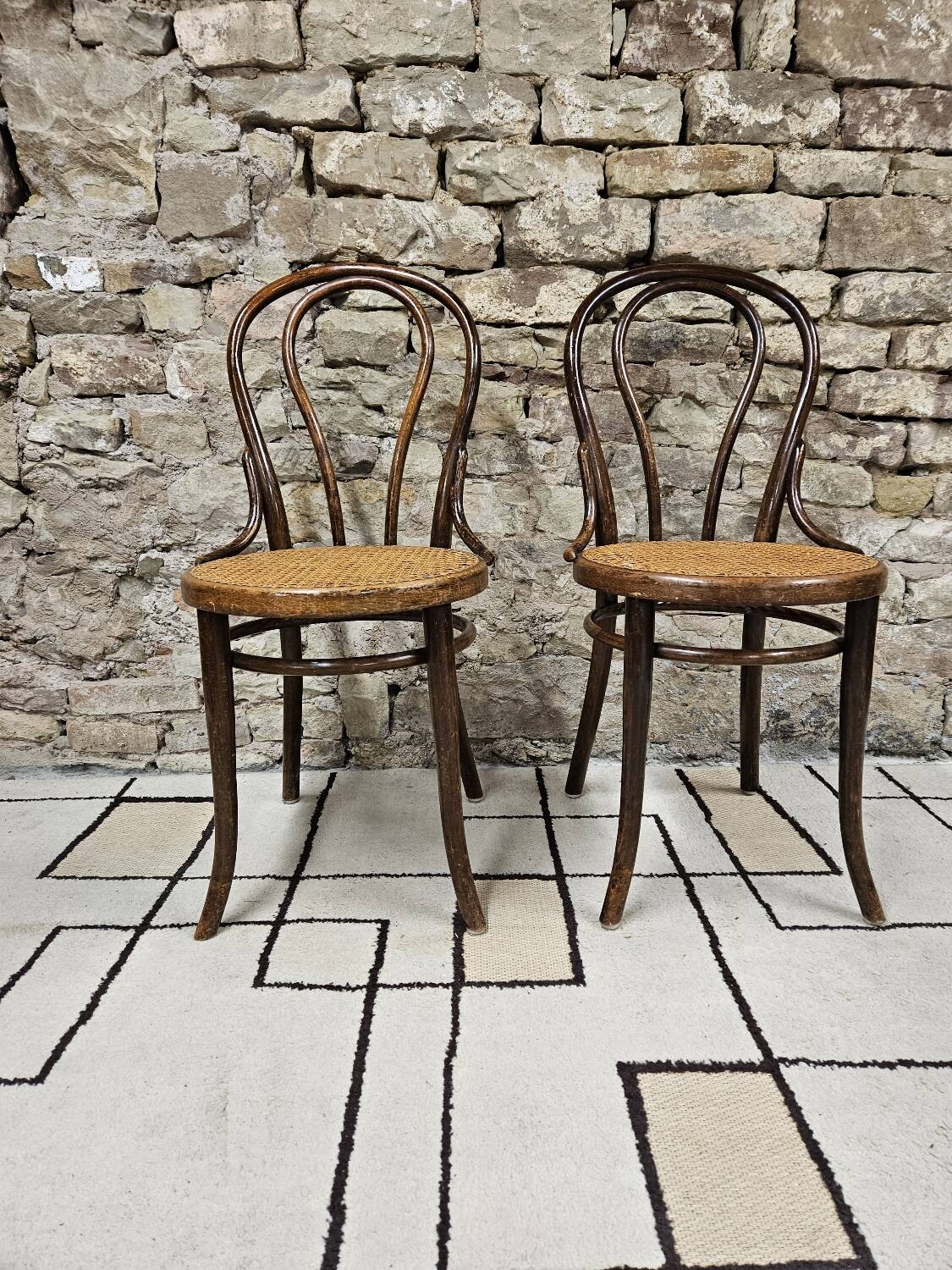 Pair of Thonet austria Nr 18 curved wood bistro chairs
