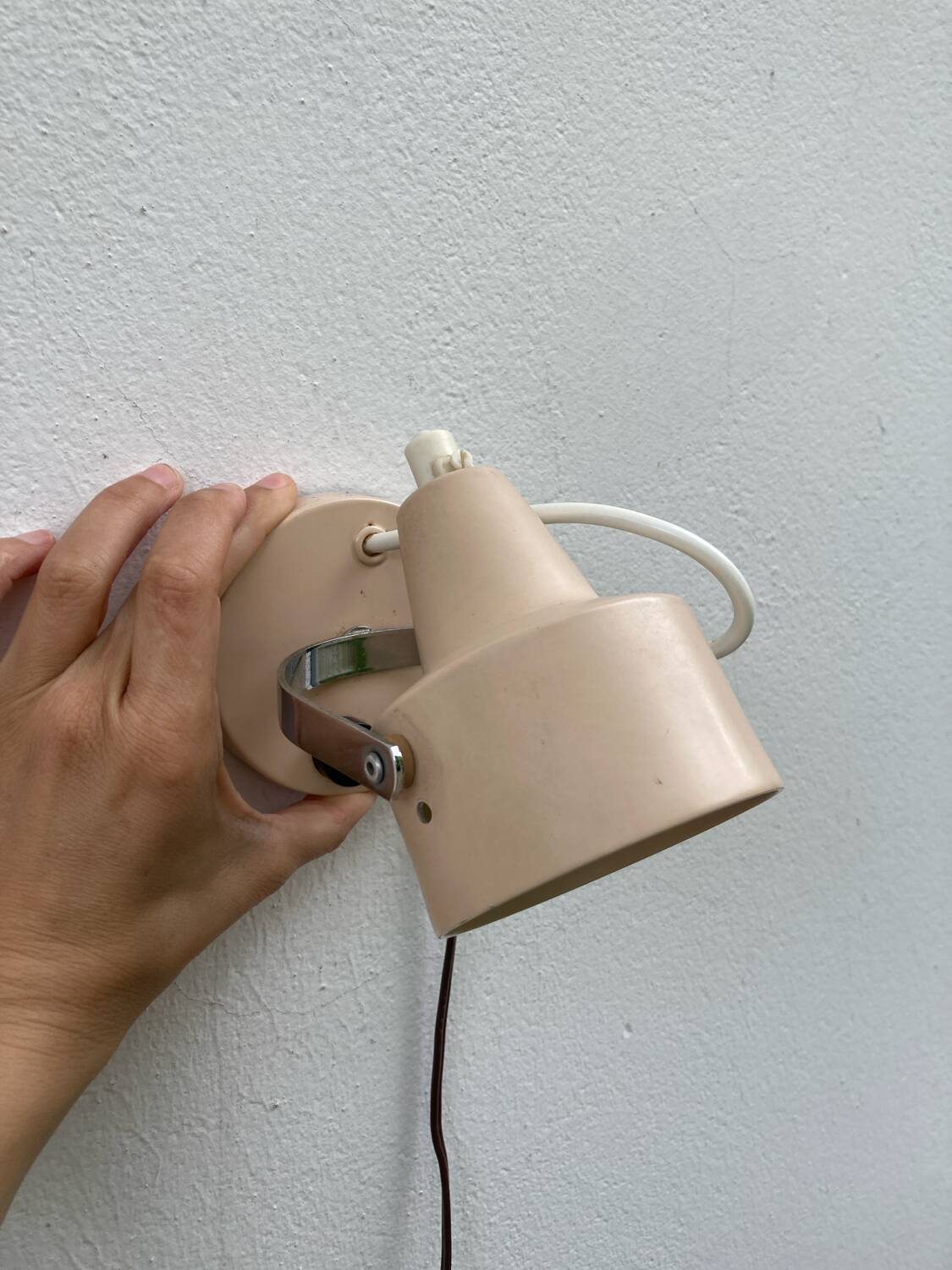 Delmas beige metal wall light, 1970