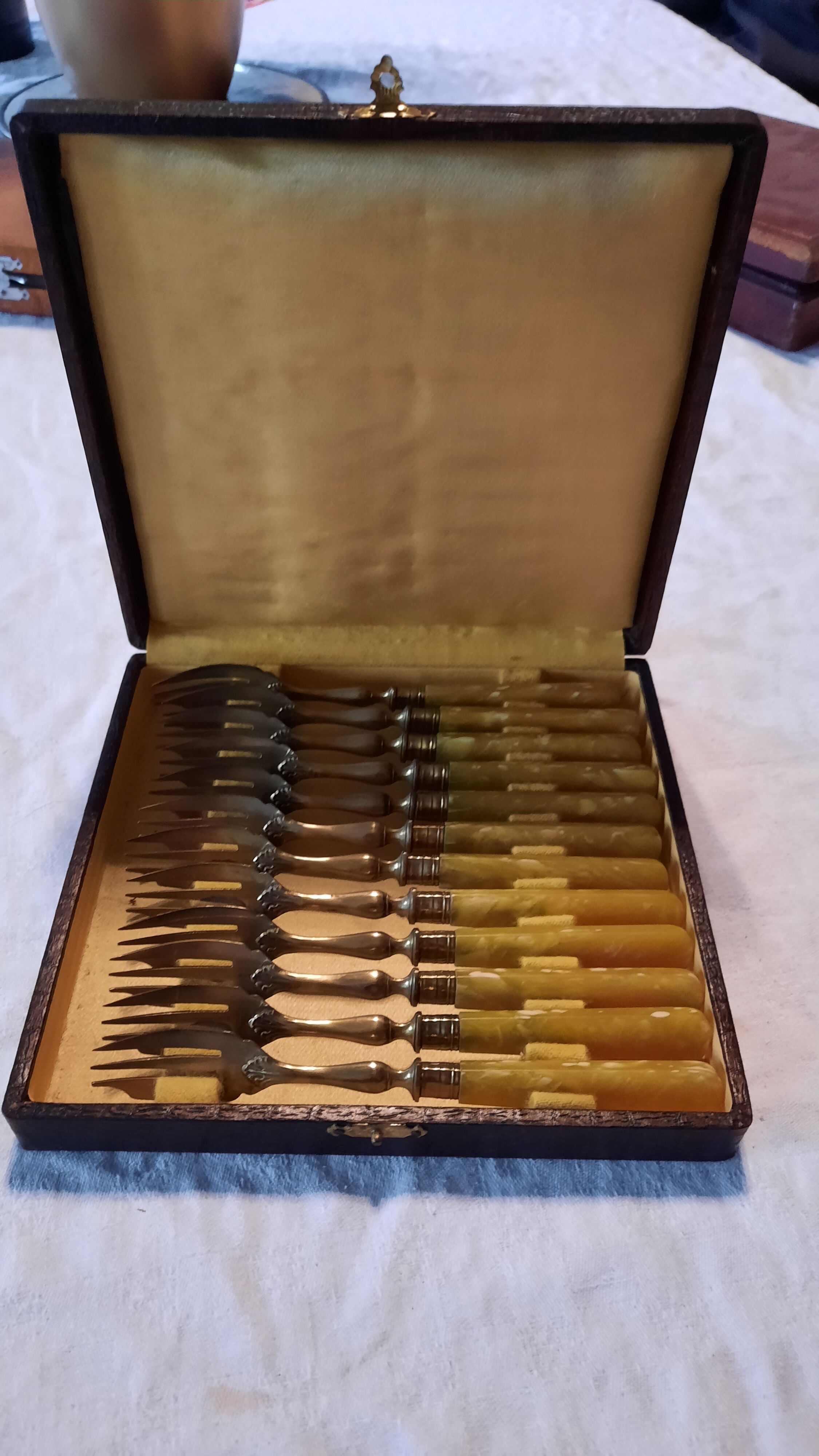 Box of 12 dessert forks