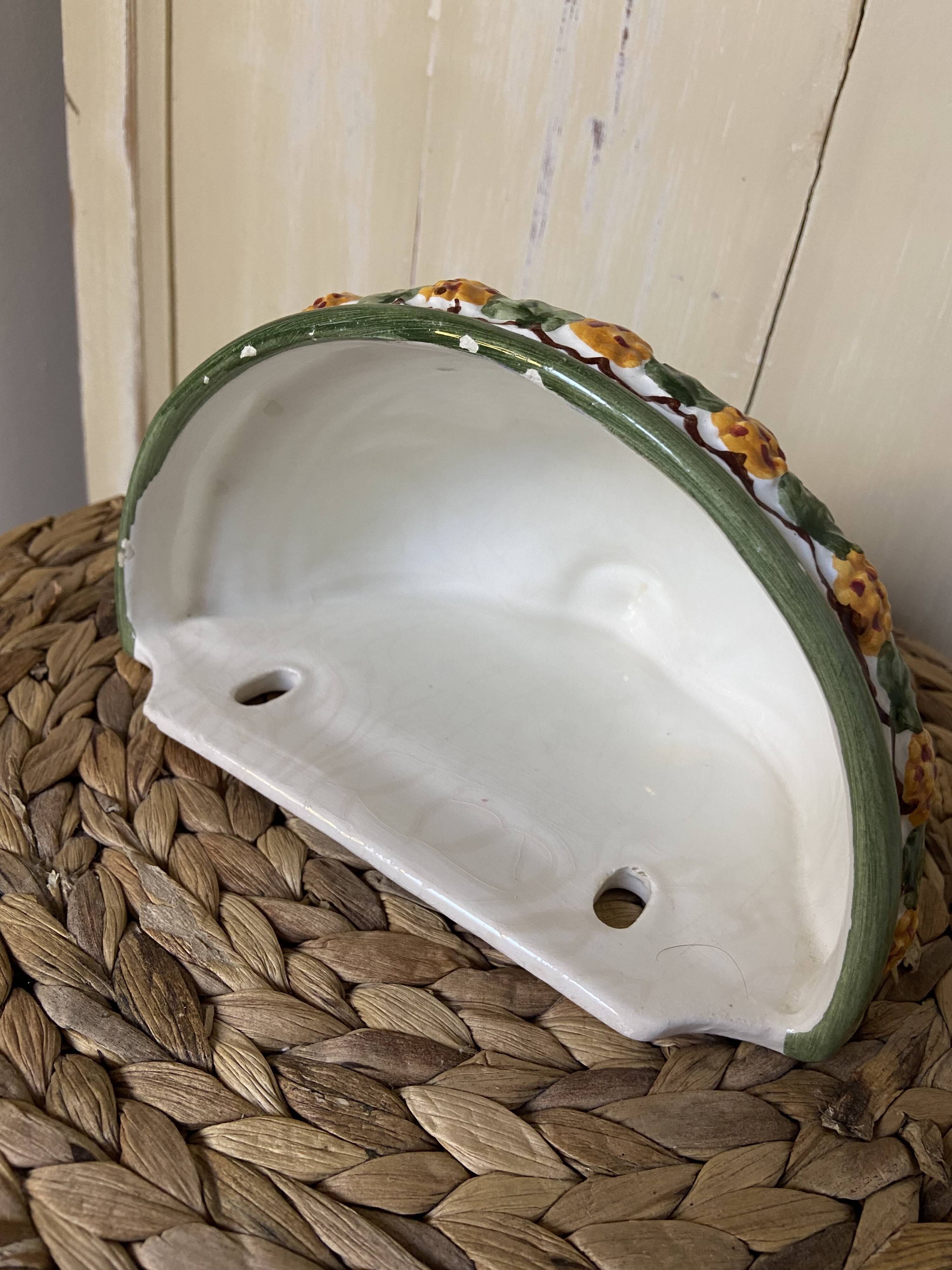 Wall hanging flower pot