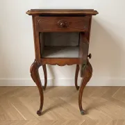 Table de chevet style Louis XV en bois et marbre