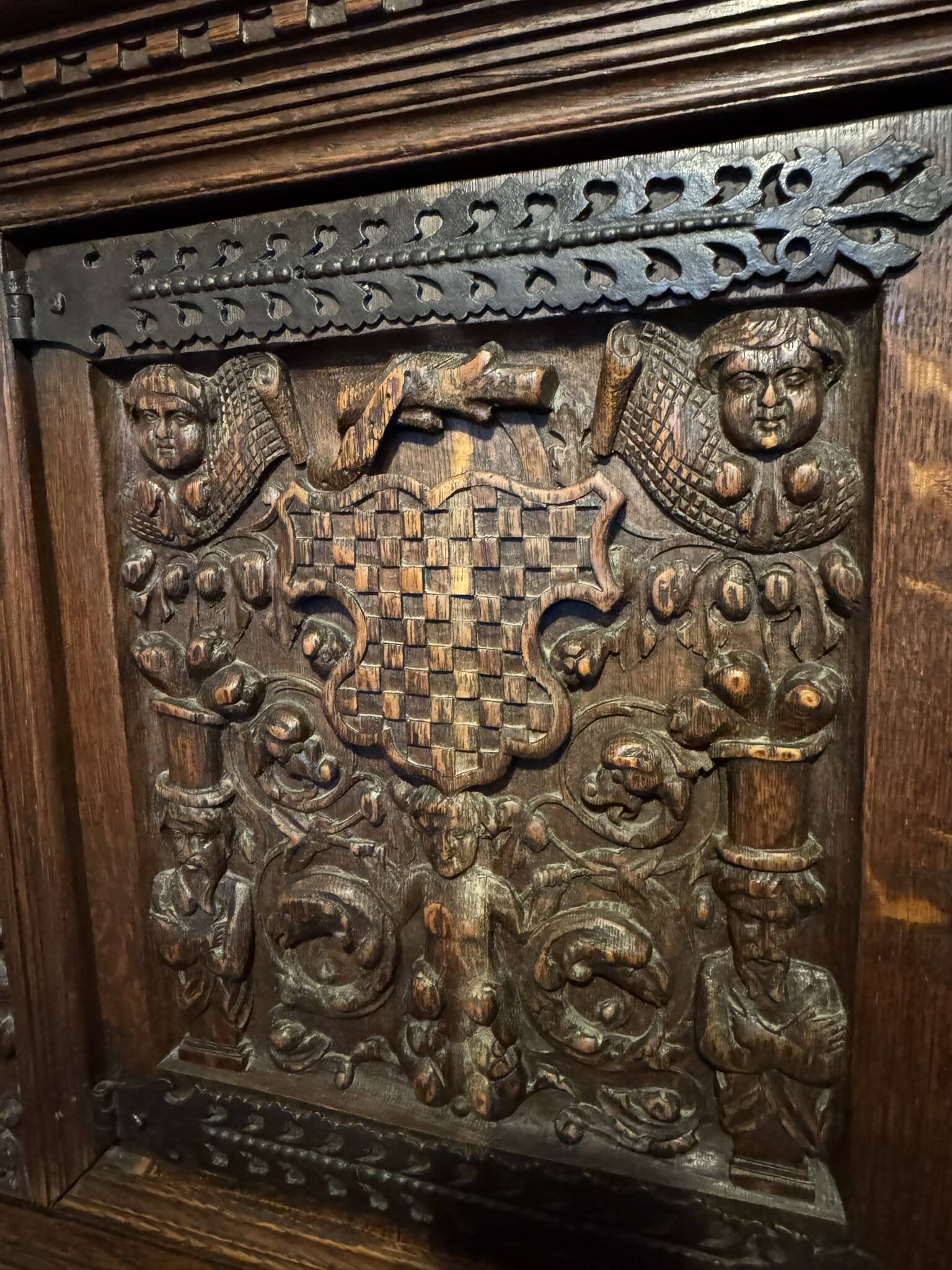Antique buffet richly carved – Renaissance / Henry II style