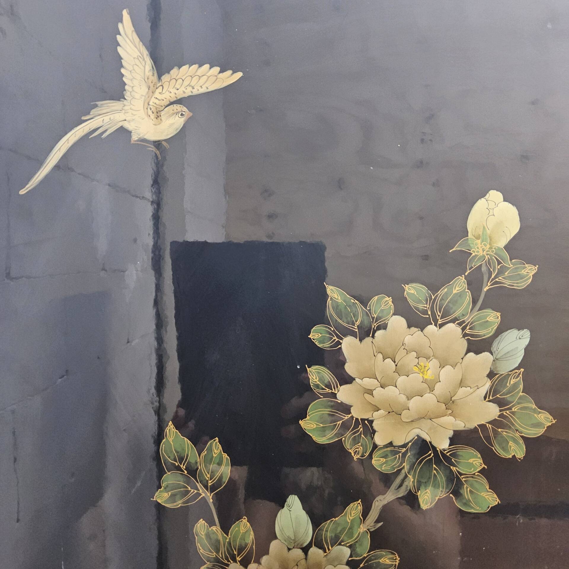 Vintage Chinese cabinet with gold leaf, flowers and birds (bar cabinet)