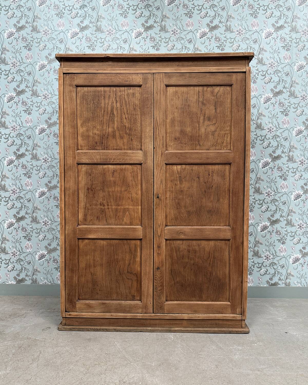 Parisian wardrobe (renovated)