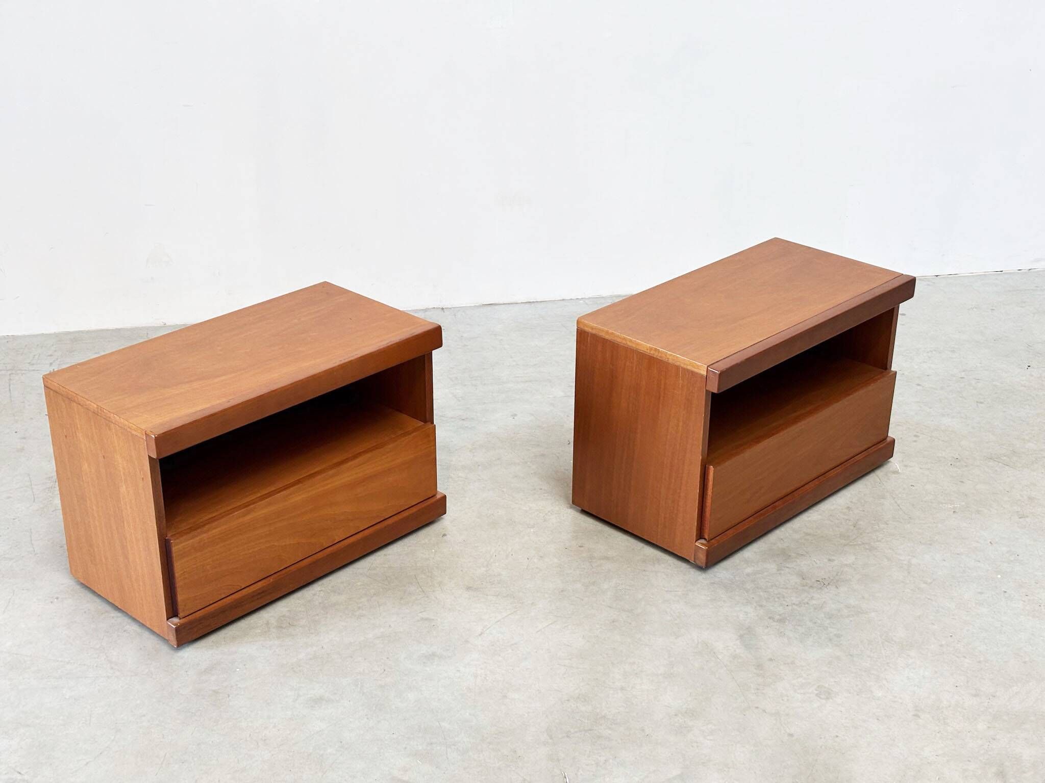Tables de nuit françaises des années 1970