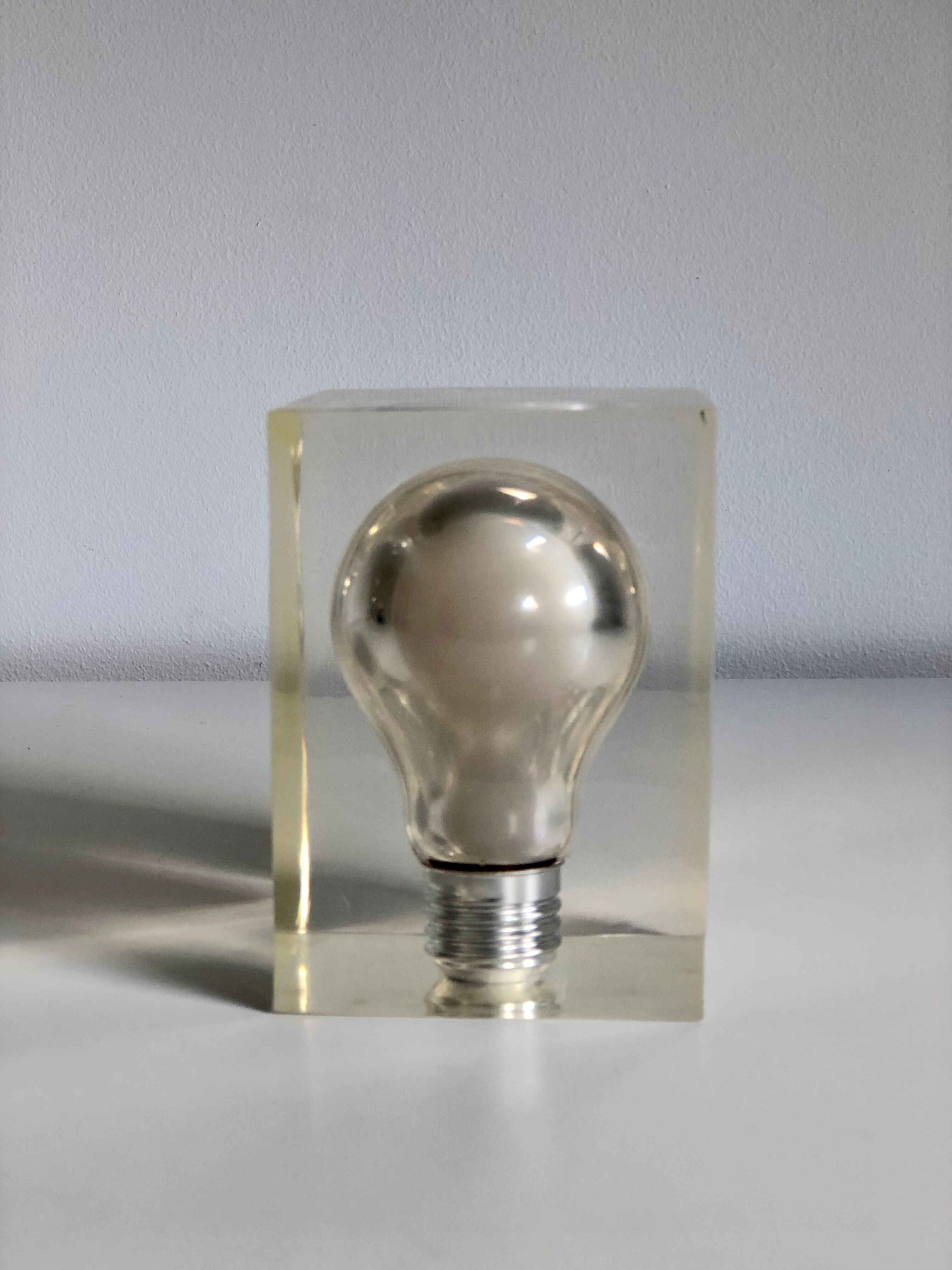 Sculpture inclusion in resin of a blue phosphorescent bulb attributed to Pierre Giraudon, 1970