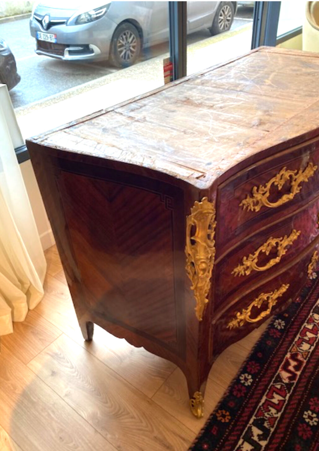 Louis XV period chest of drawers in violet wood.bronze trim