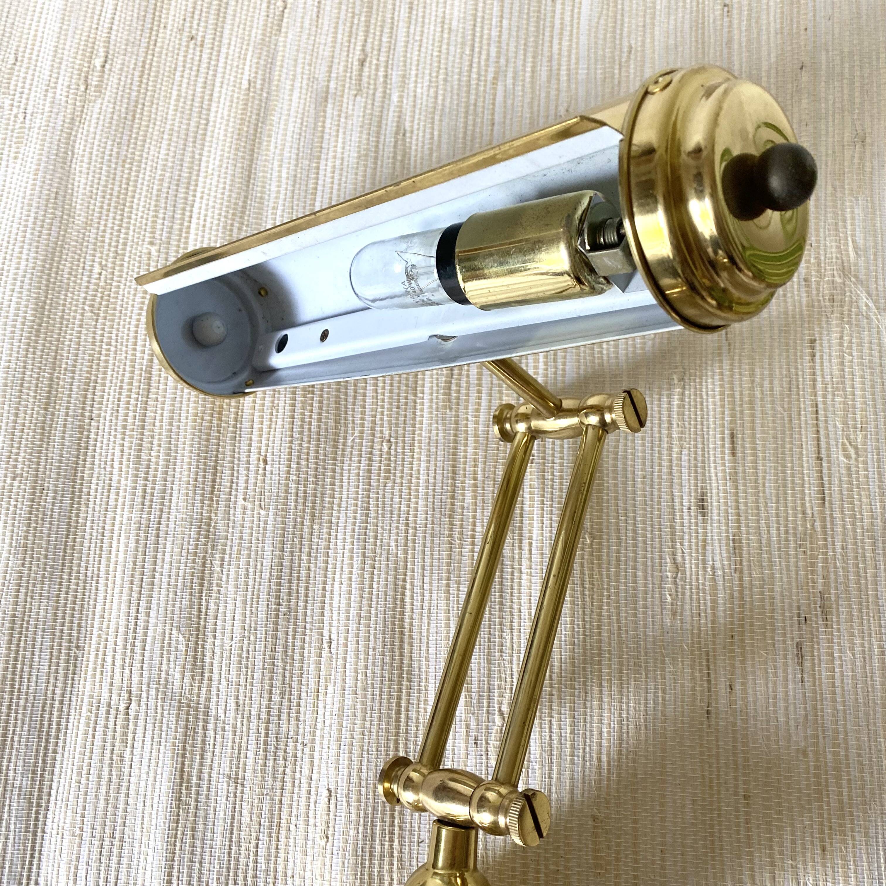 Wall light for brass picture lighting