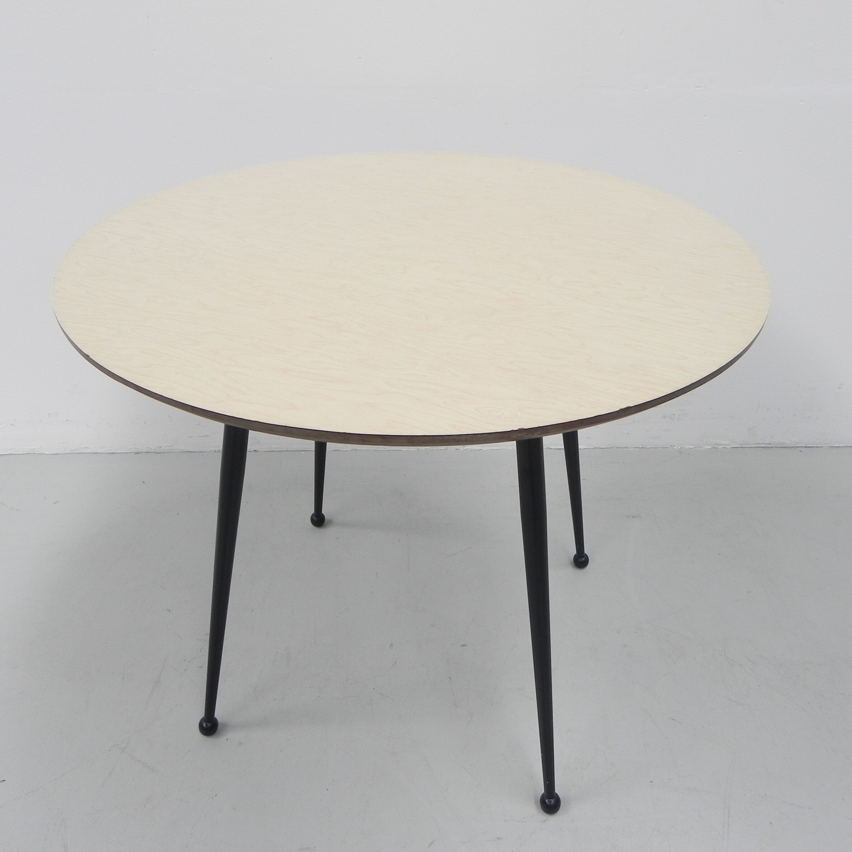 Vintage coffee table with round formica top