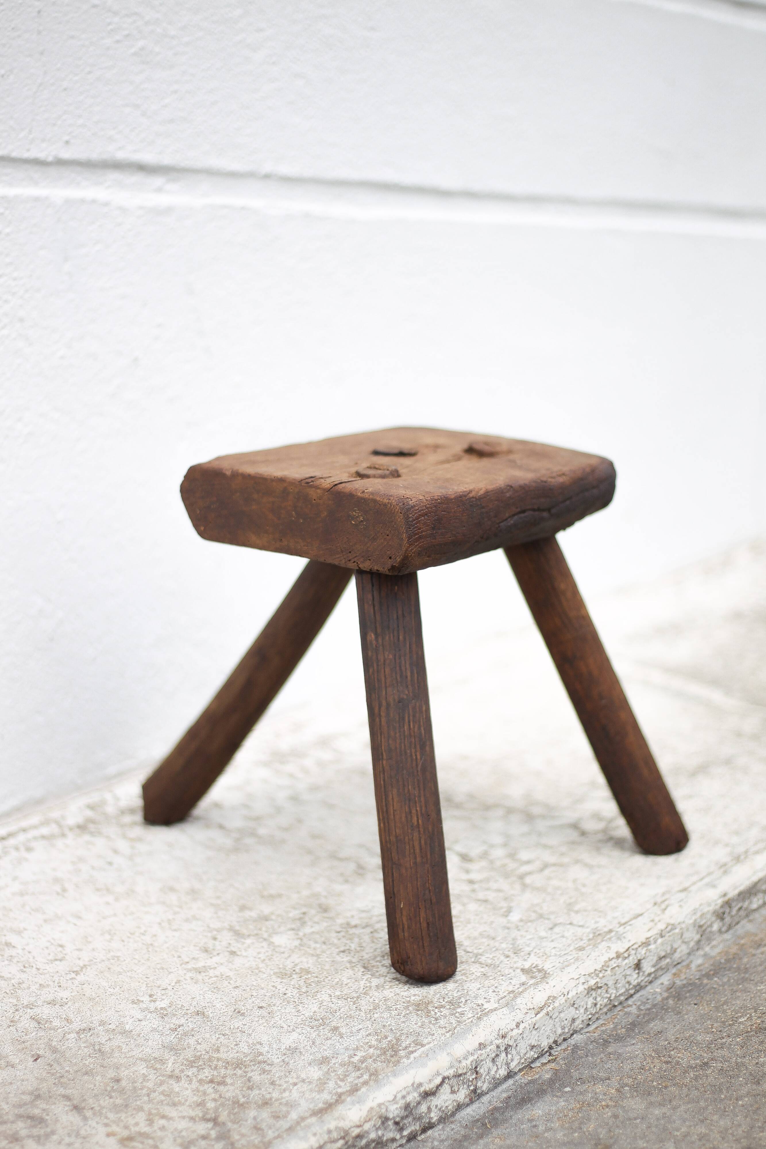 Tabouret bois tripode, tabouret de traite, porte-plante bois