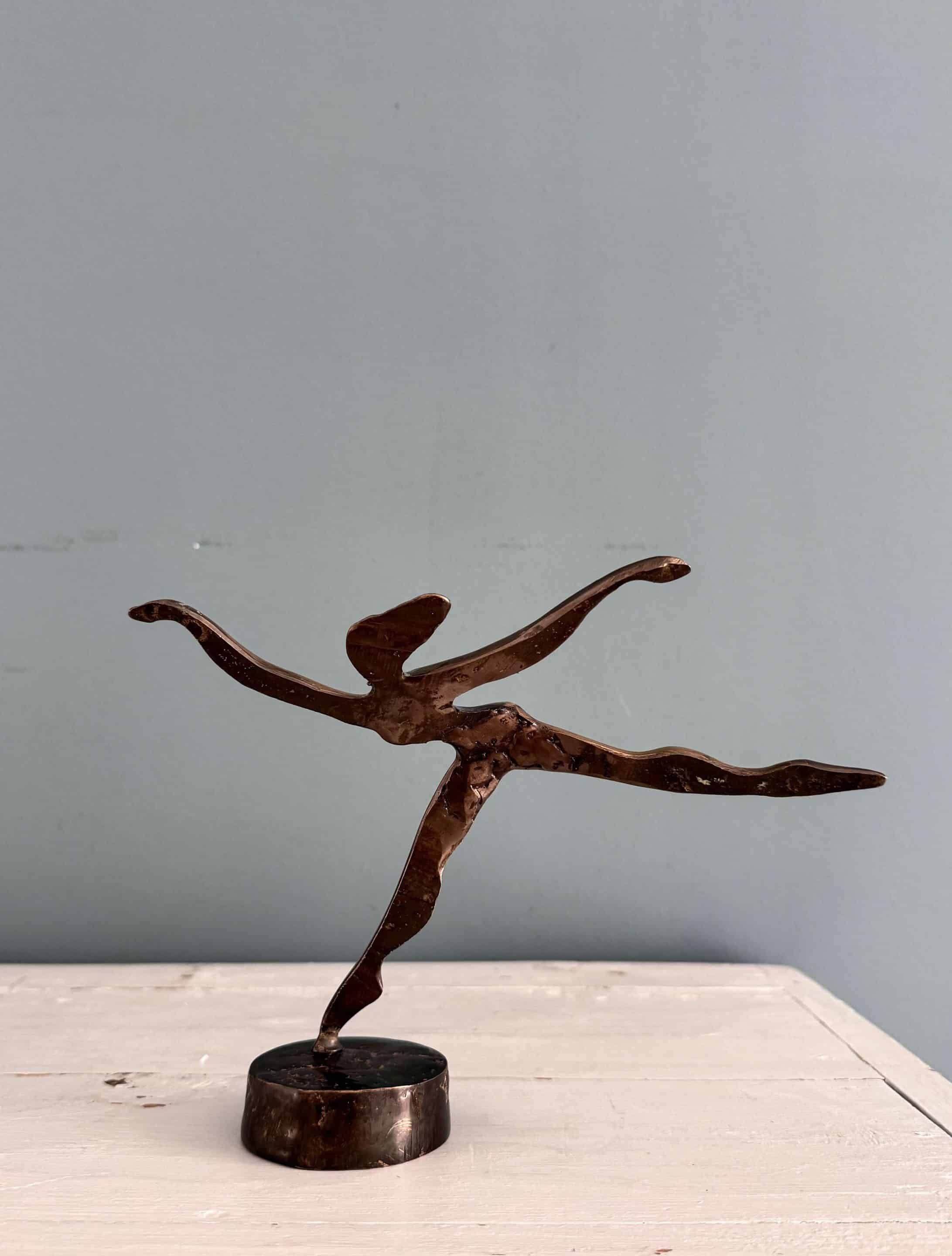 Dancer, sculpture by Yves Lohé