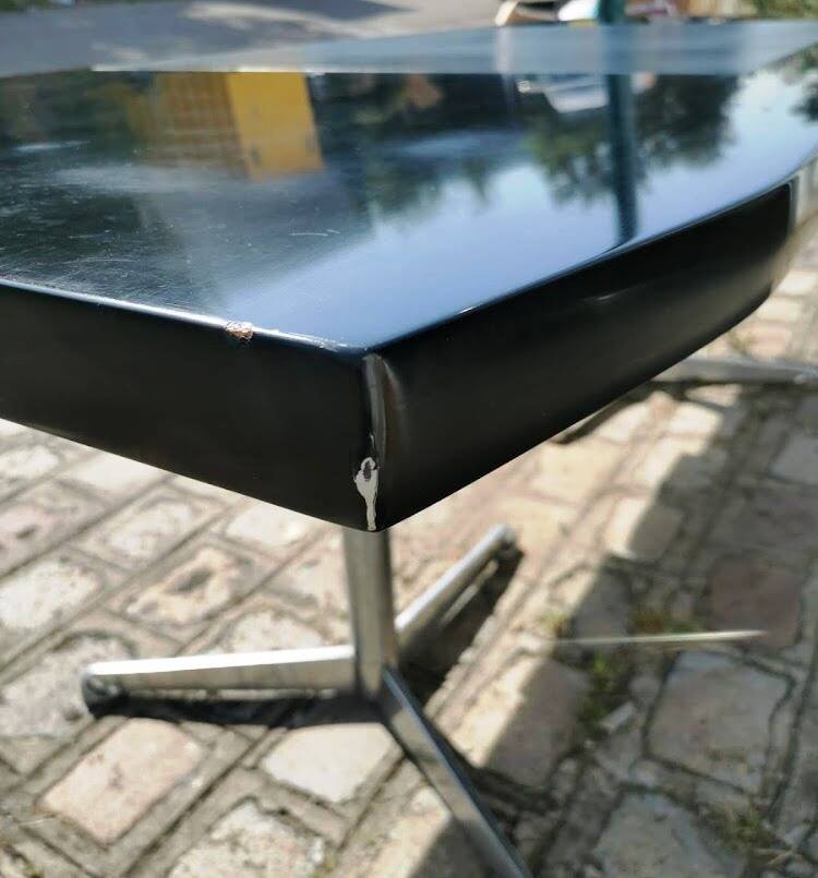 Boomerang T96 desk, Tecno