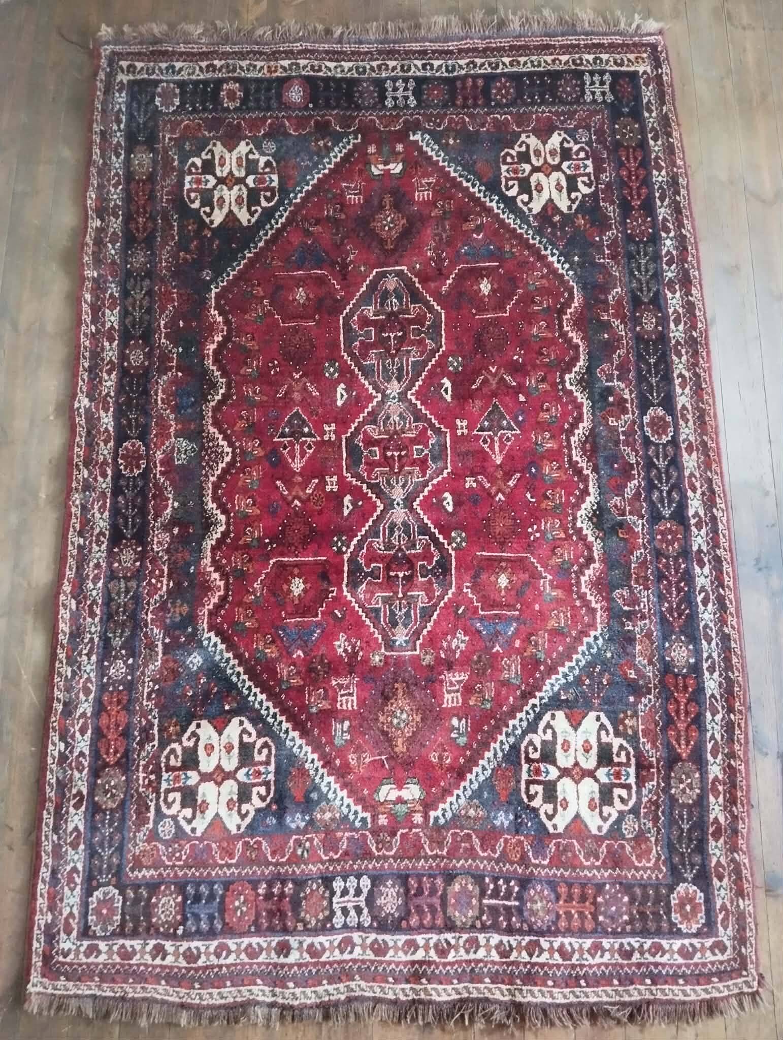 Handmade Persian Shiraz rug 265x173cm