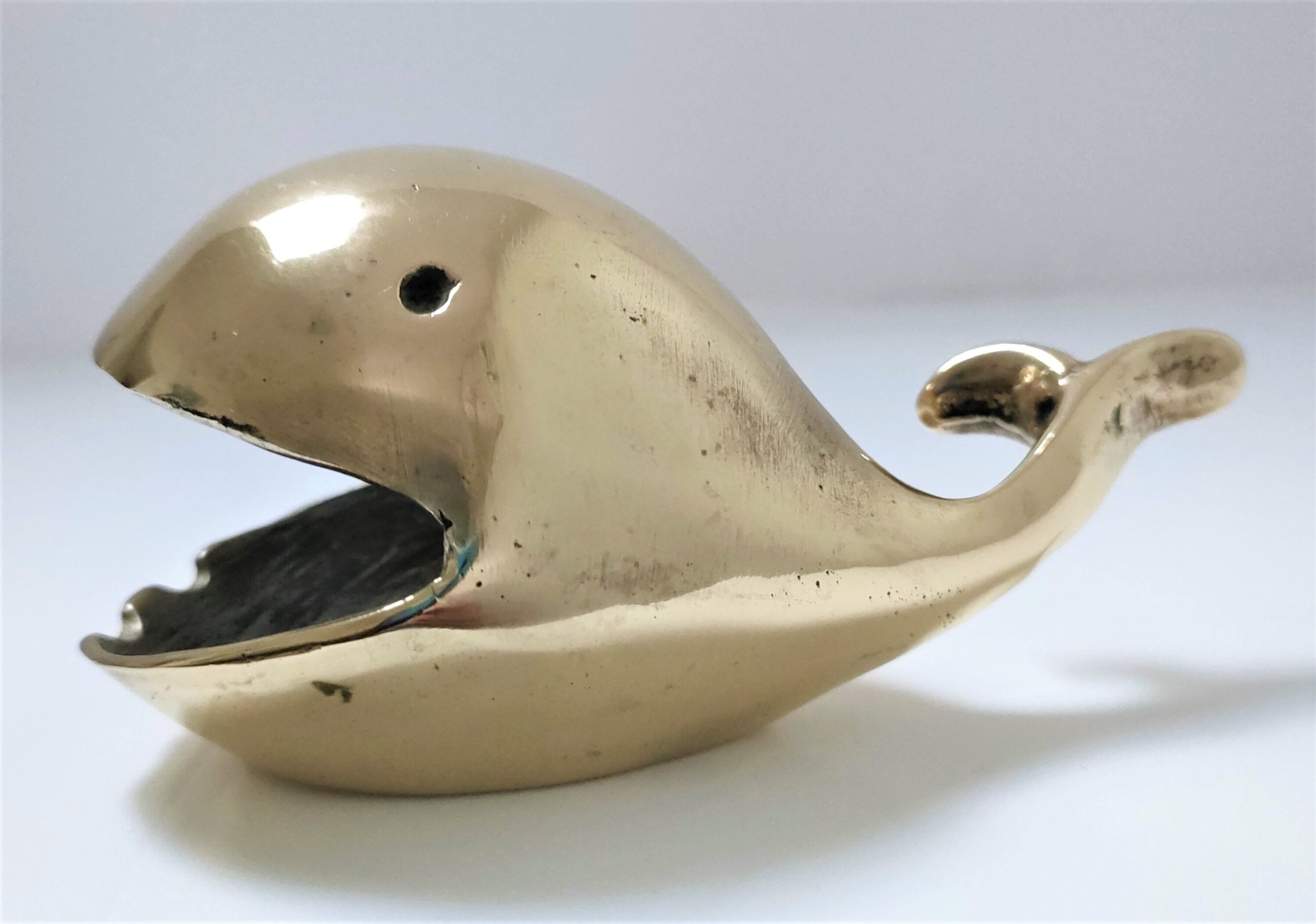 Zoomorphic ashtray massive brass whale 70s