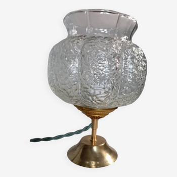 Lampe de table rétro chic laiton et globe texturé verre blanc transparent