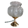 Lampe de table rétro chic laiton et globe texturé verre blanc transparent