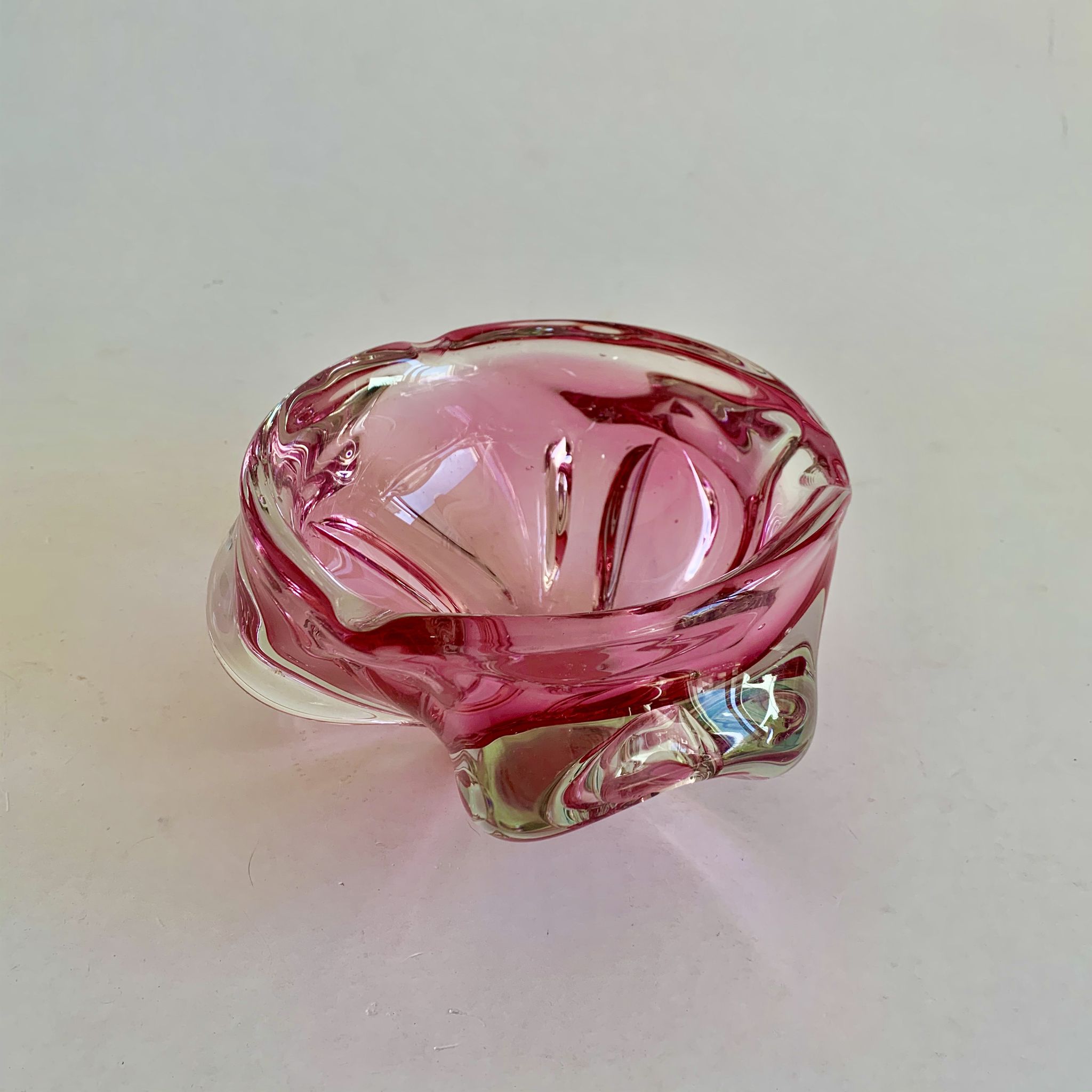 Pink ashtray by Jozef Hospodka for Chribska Sklarna, 1960s