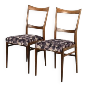 Chaises en tissu violet,