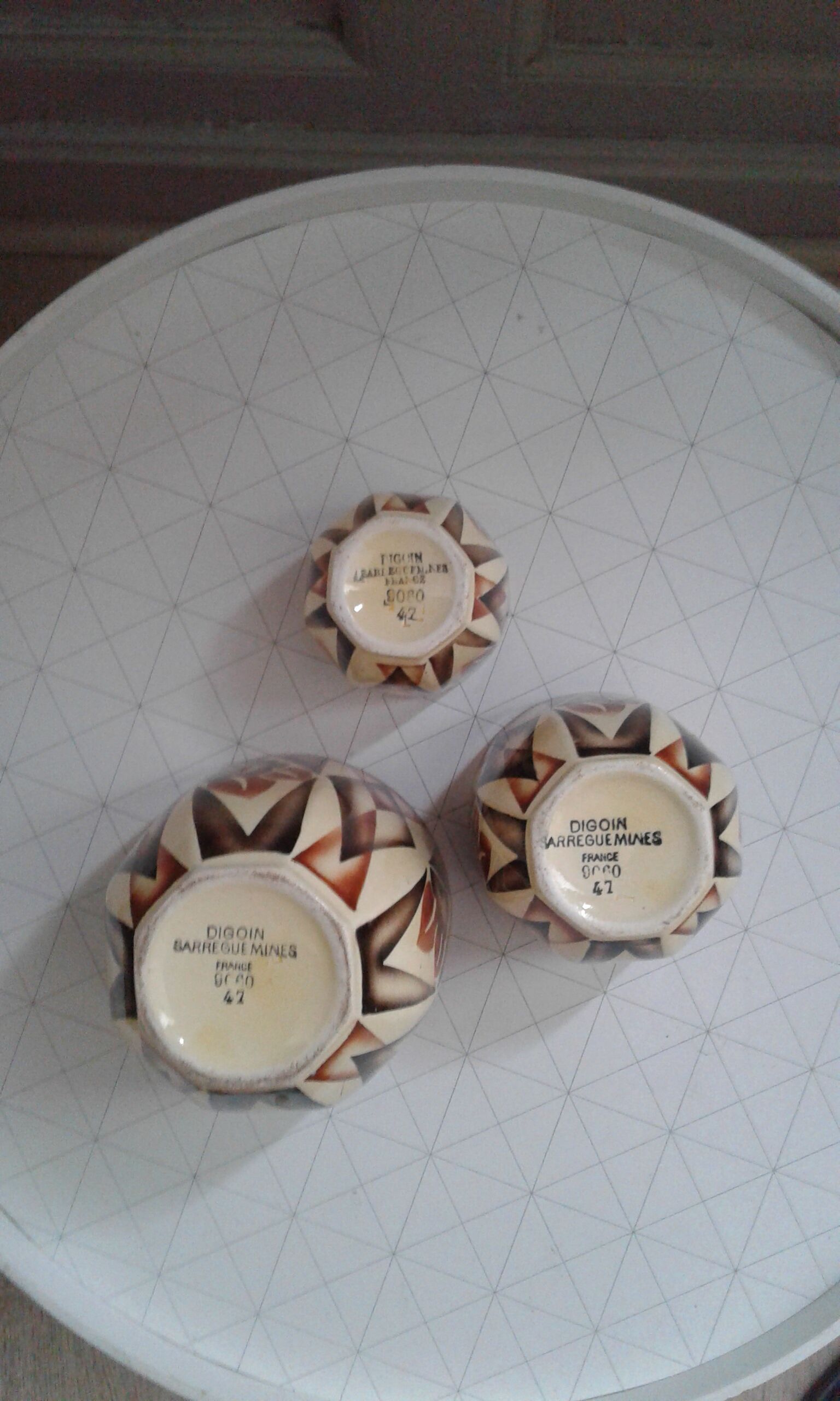 Hidden art deco pots