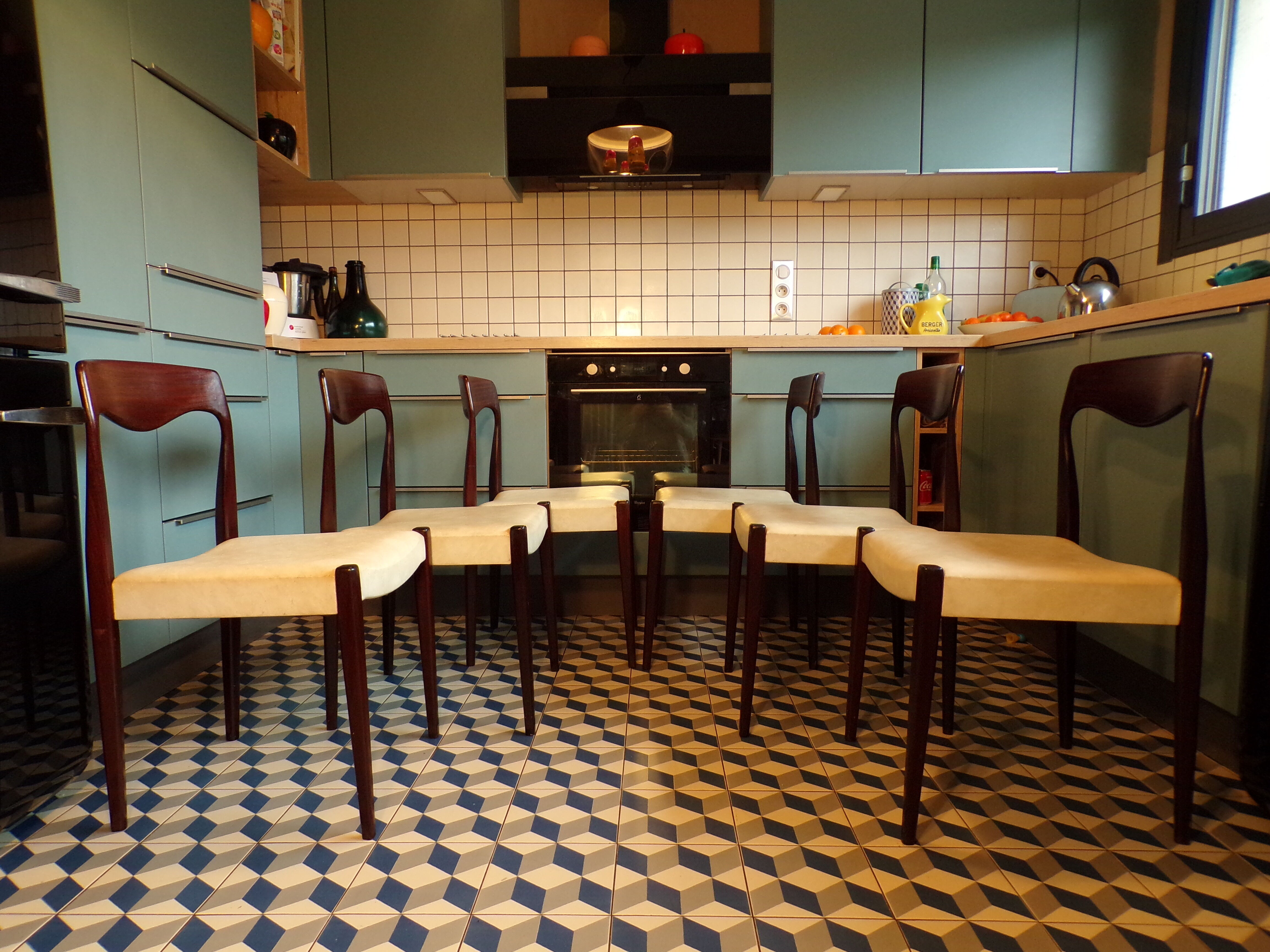 Suite 6 chairs Niels O' Moller