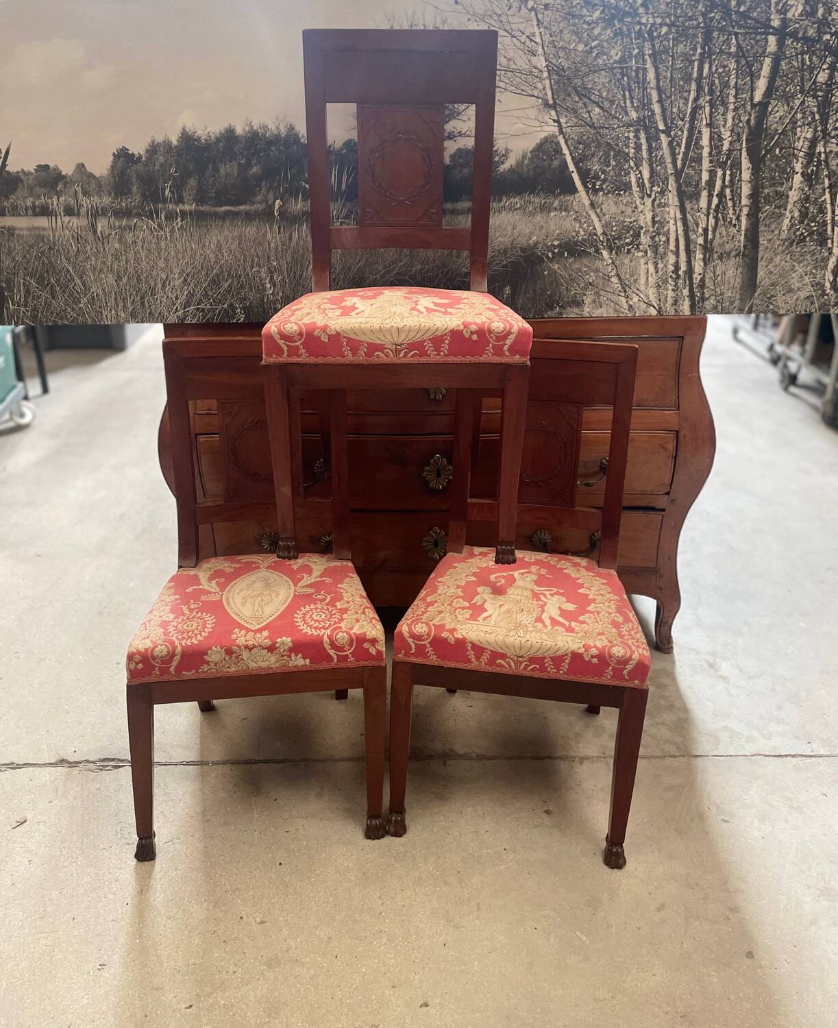 Lot de trois chaises anciennes en parfait état