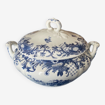 Porcelain tureen