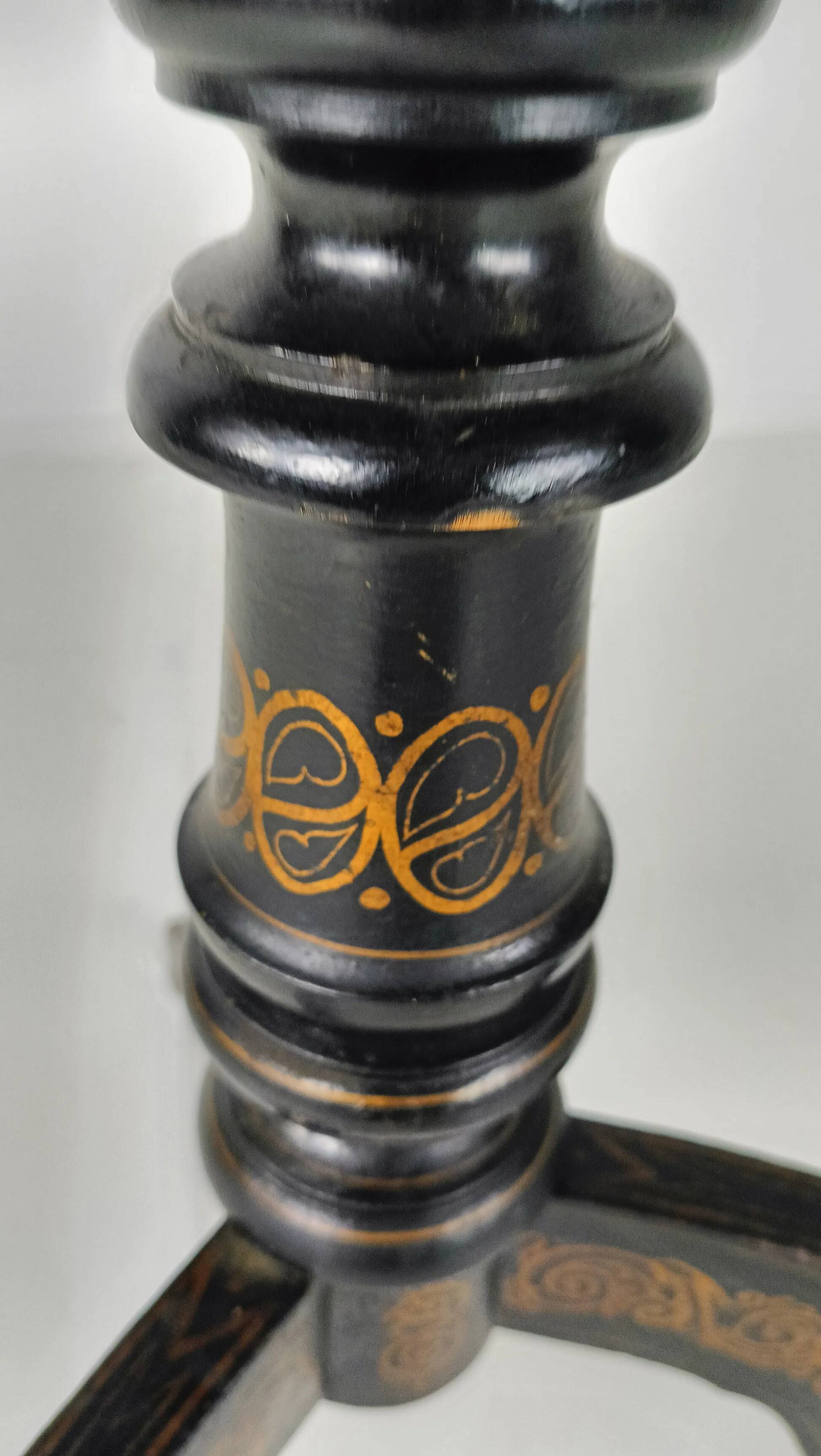 Astonishing Napoleon III tip-top table