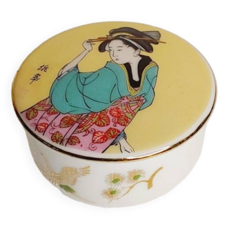 Pillulier en porcelaine japonaise